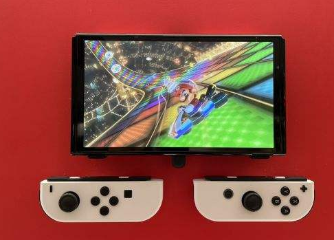 Switch OLED版与旧版屏幕显示效果对比图